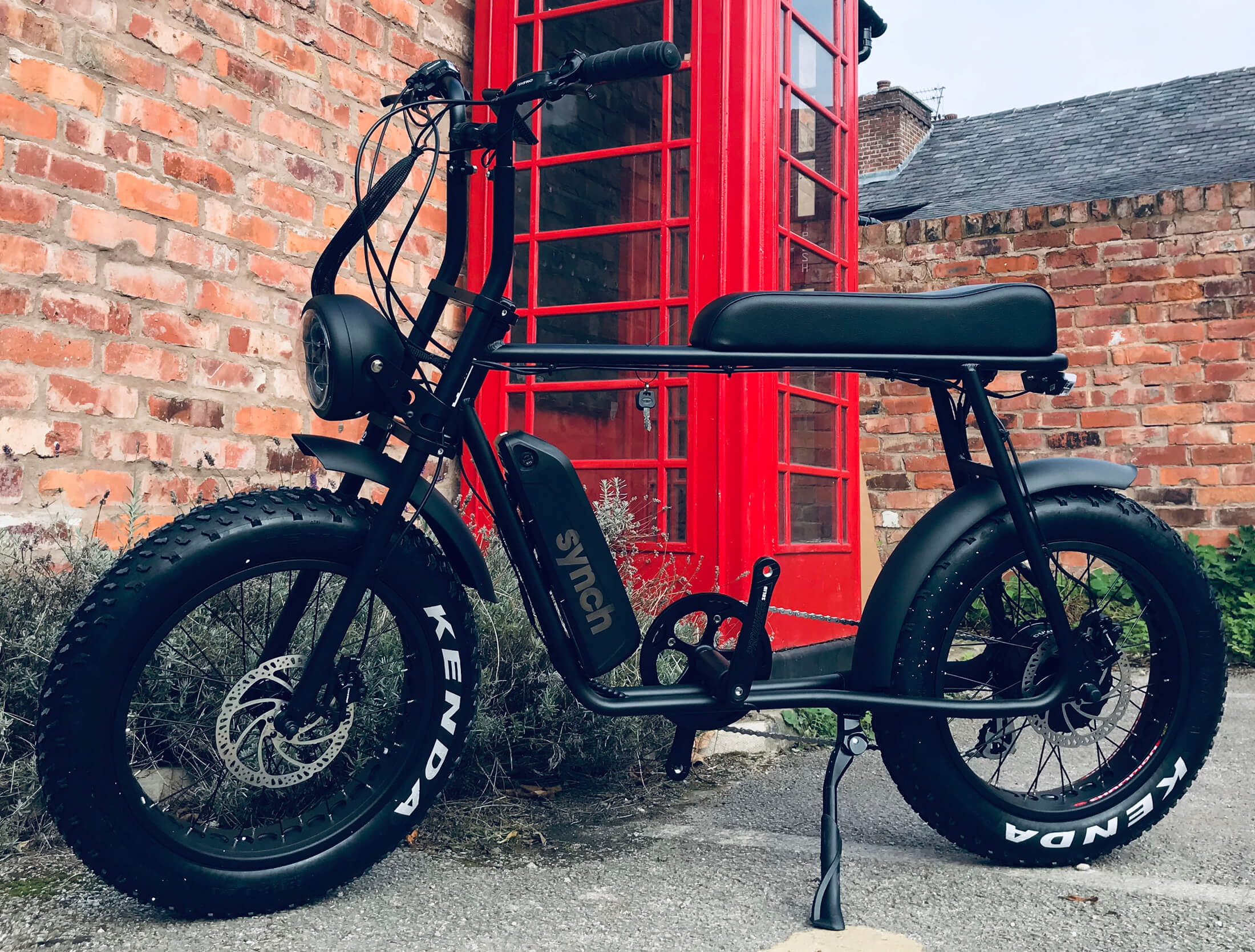 Super-Monkey-Black-750w-Moor-EBikes-Phone-Box