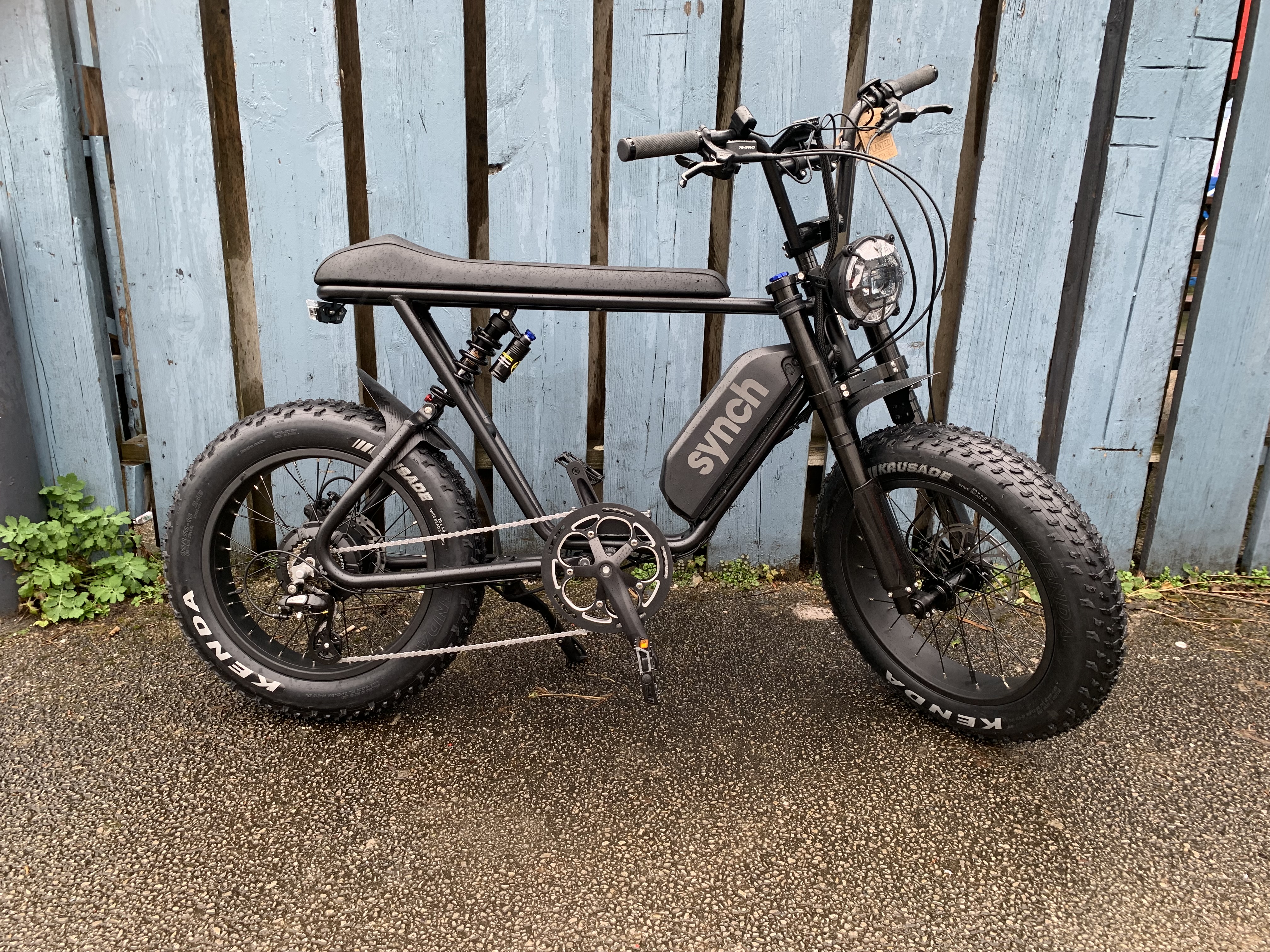 BLACK 750w: Super Monkey Ultra By A Fence
